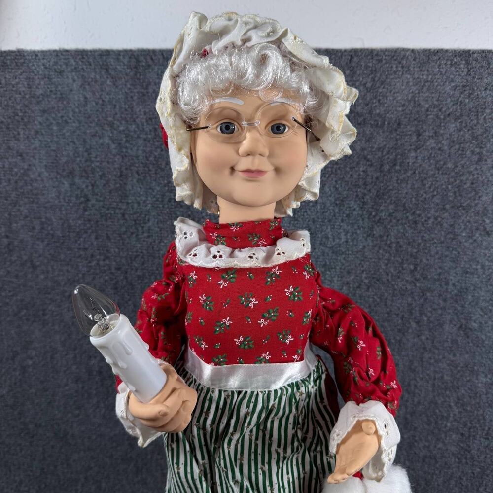 Vintage Lighted Mrs Claus Figurine Electric Christmas Candle Decoration